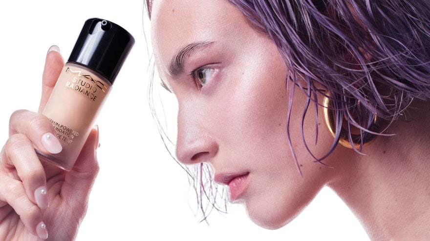 Models wearing lipstick for KISSPROOF + WATERPROOF benefits.
